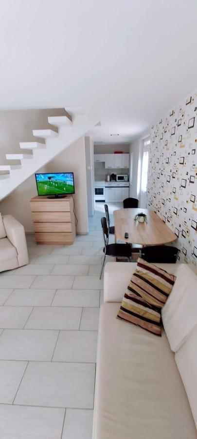 Babzsi Nyaralo Villa Vonyarcvashegy Exteriör bild