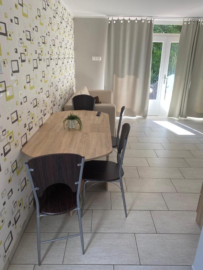 Babzsi Nyaralo Villa Vonyarcvashegy Exteriör bild