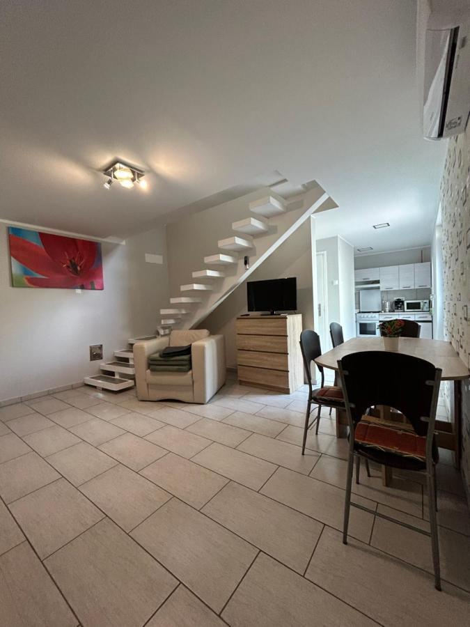 Babzsi Nyaralo Villa Vonyarcvashegy Exteriör bild