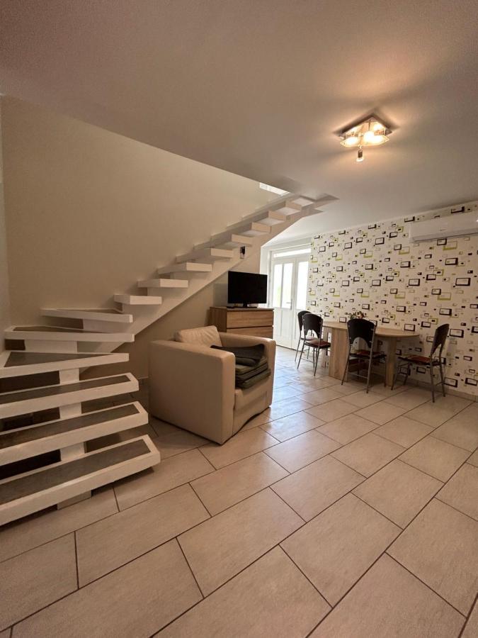 Babzsi Nyaralo Villa Vonyarcvashegy Exteriör bild